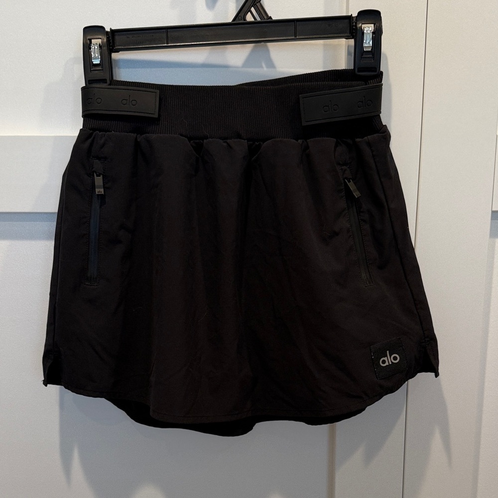 ALO Yoga Black Skirt with Logo Patch - Picture 3 of 15